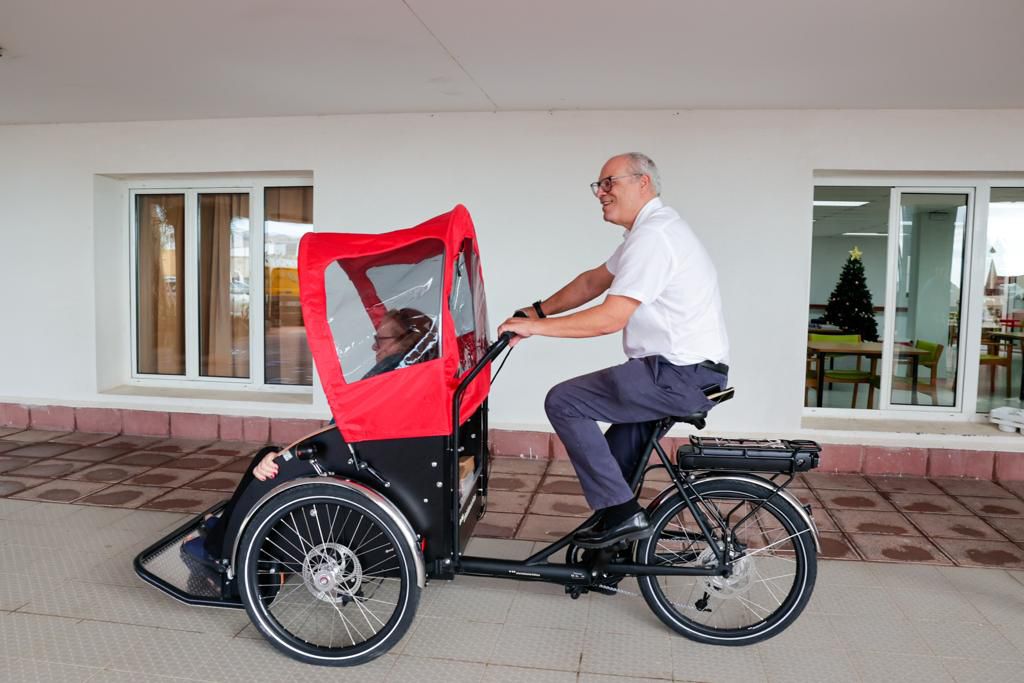 La Residencia de Taliarte estrena un servicio de bicicletas para los mayores