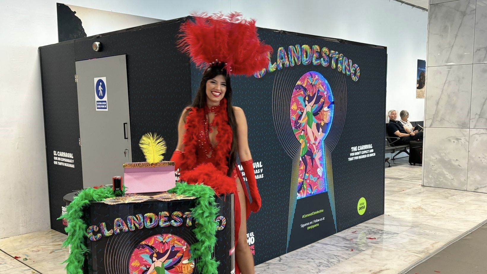 El Carnaval llega a los aeropuertos de Canarias