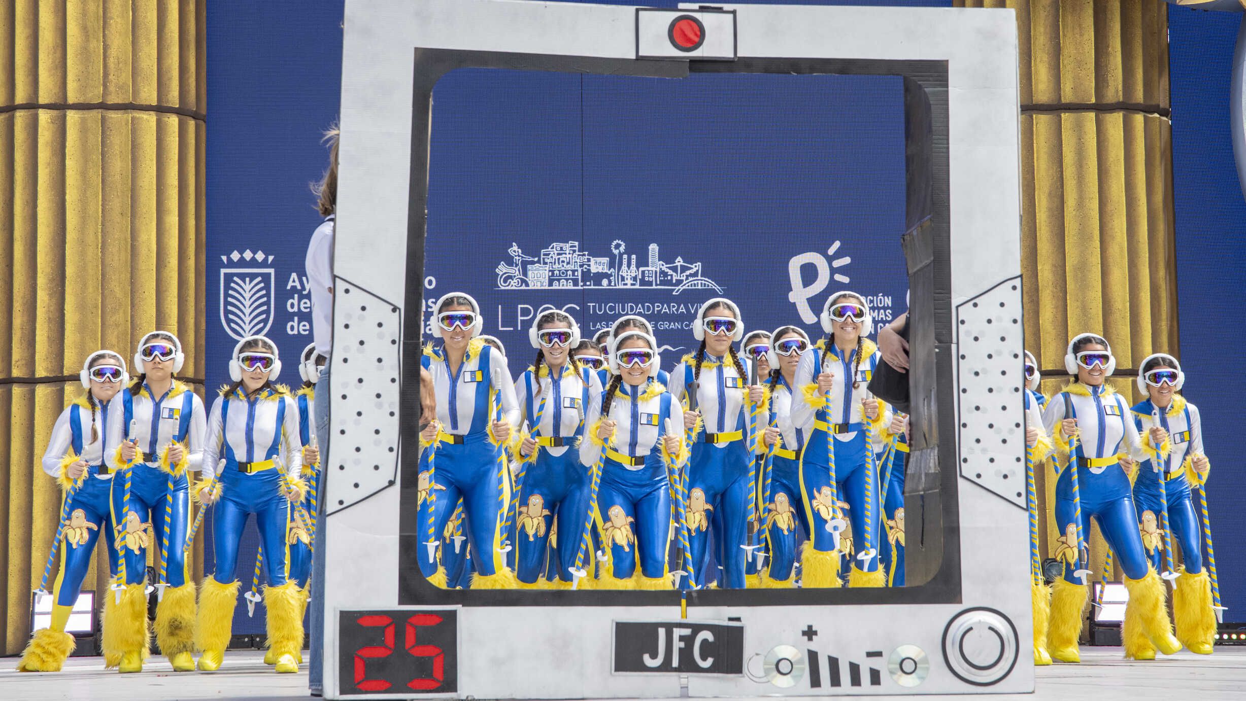 Las minimascaritas se adueñan del escenario del Carnaval olímpico en el Festival Coreográfico 