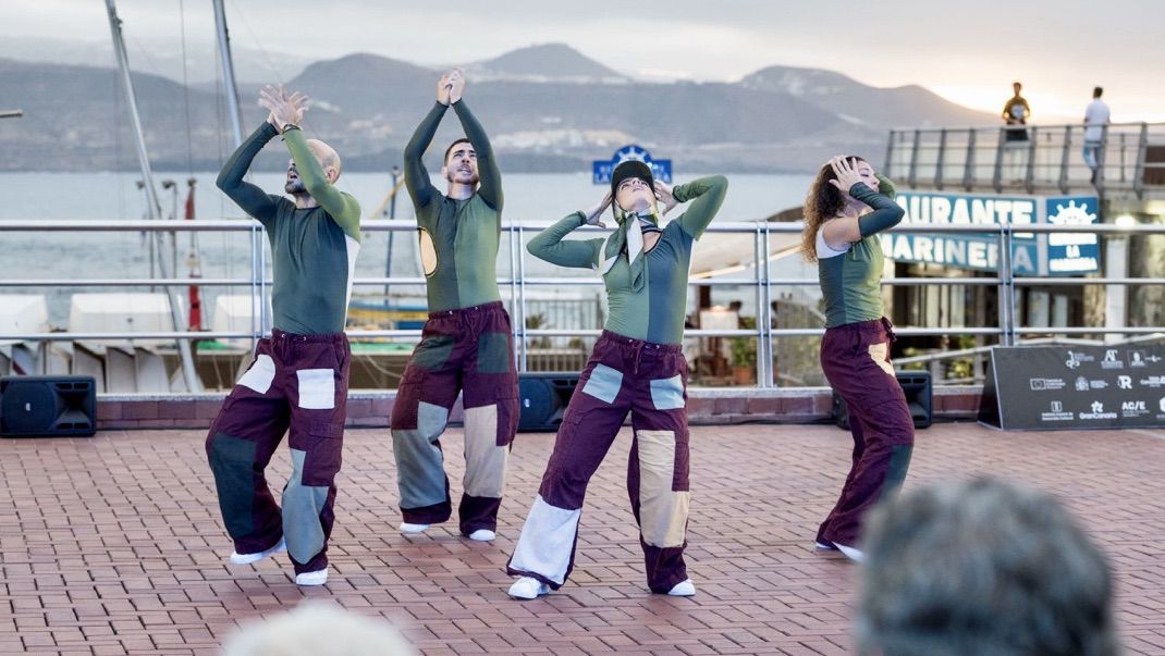 29MASDANZA actúa en la Plaza de la Puntilla y cautiva con espectáculos de danza contemporánea