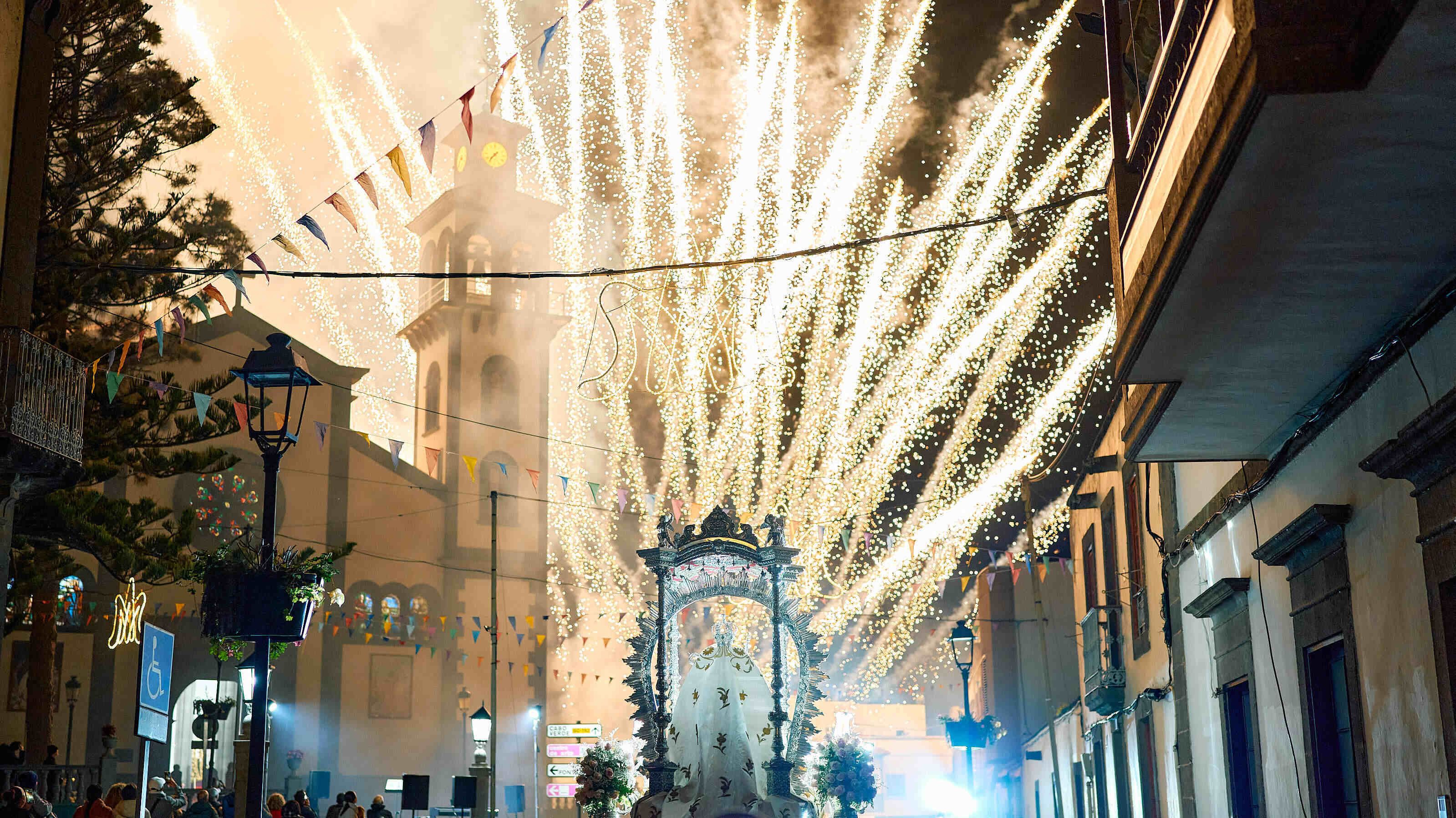 La Villa de Moya se ilumina en honor a Nuestra Señora de Candelaria 