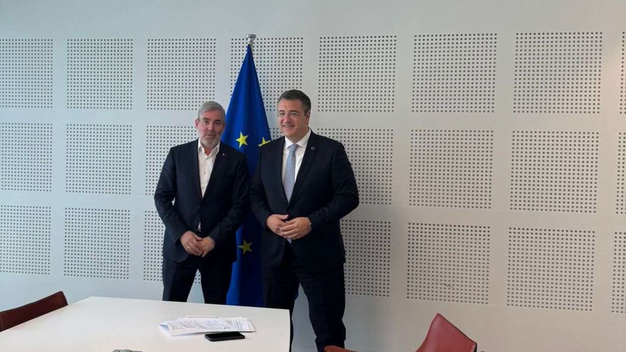 Canarias pide a Bruselas que amplíe más allá de 2030 la exención de tasas de emisión entre islas y con la península