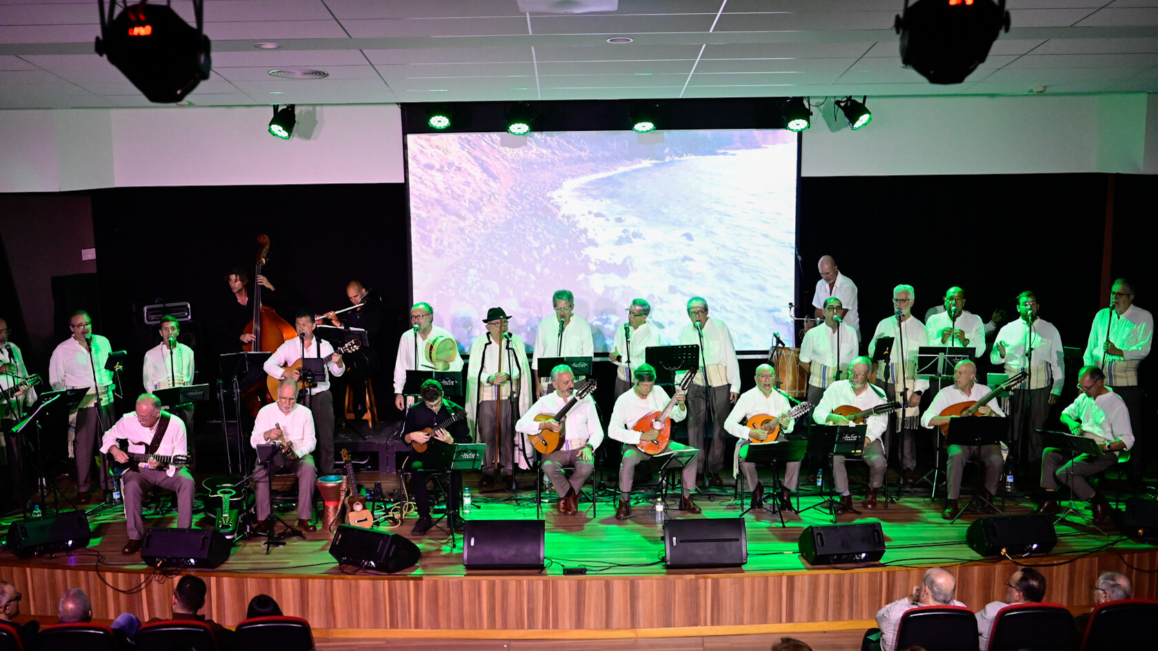 El Grupo Folclórico Tabaiba llena el auditorio del Espacio Jesús Arencibia