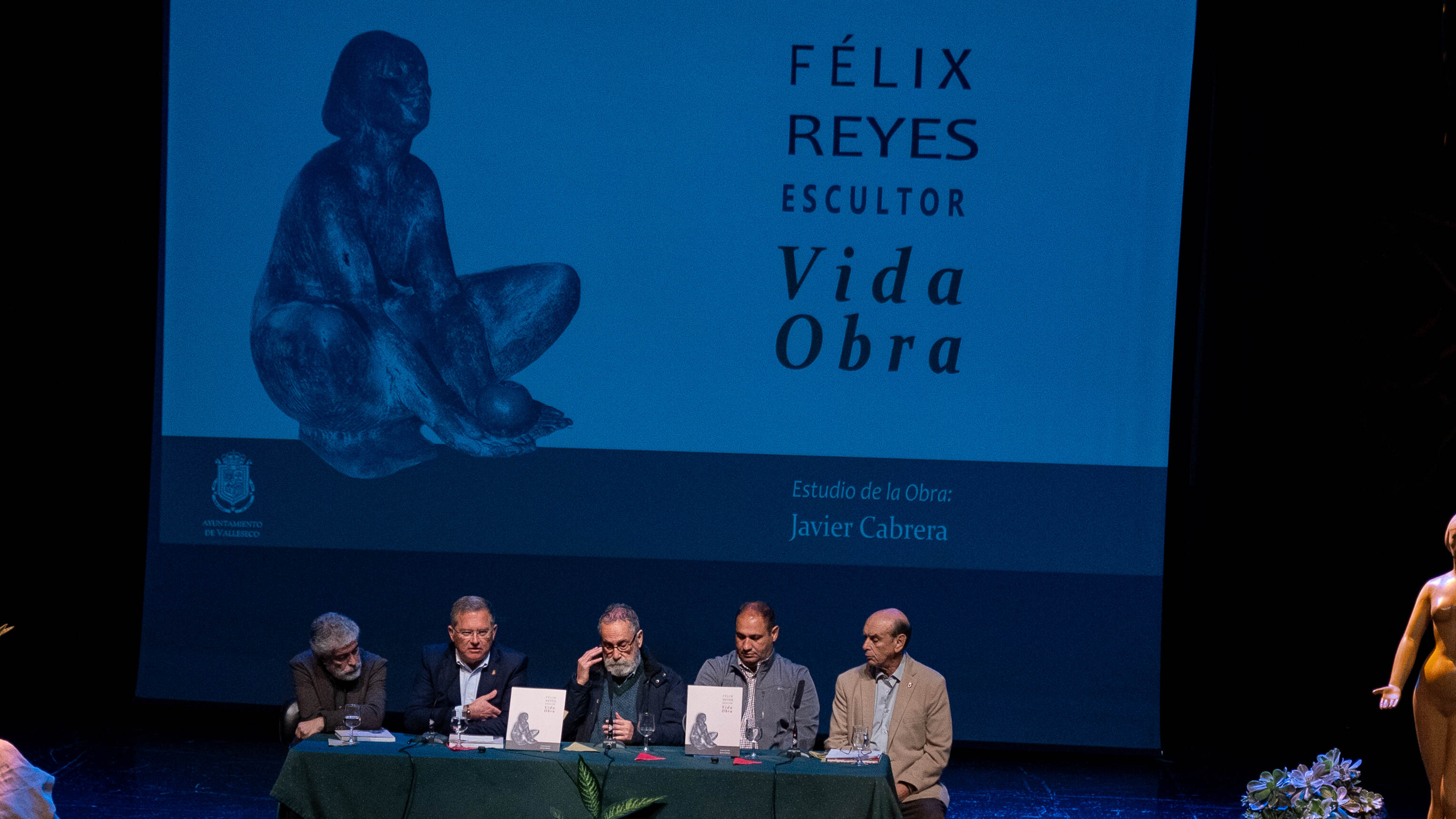Valleseco presenta el libro monográfico sobre el escultor Félix Reyes