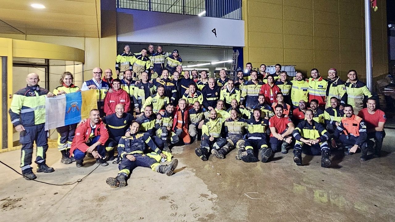 El operativo canario recibió un caluroso agradecimiento de los valencianos en su último día de trabajo