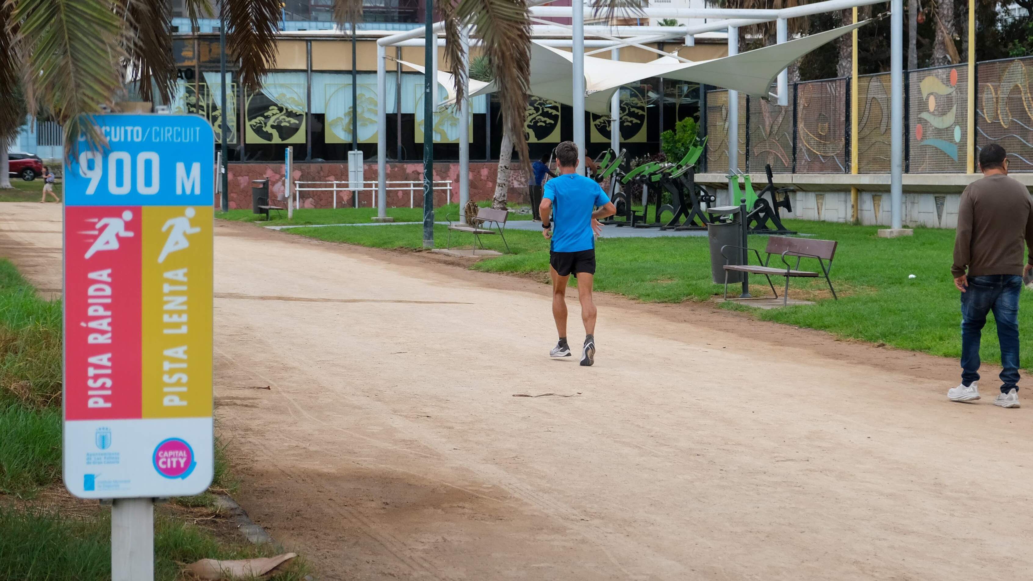 El Ayuntamiento finaliza la mejora de la pista de atletismo del Parque Romano