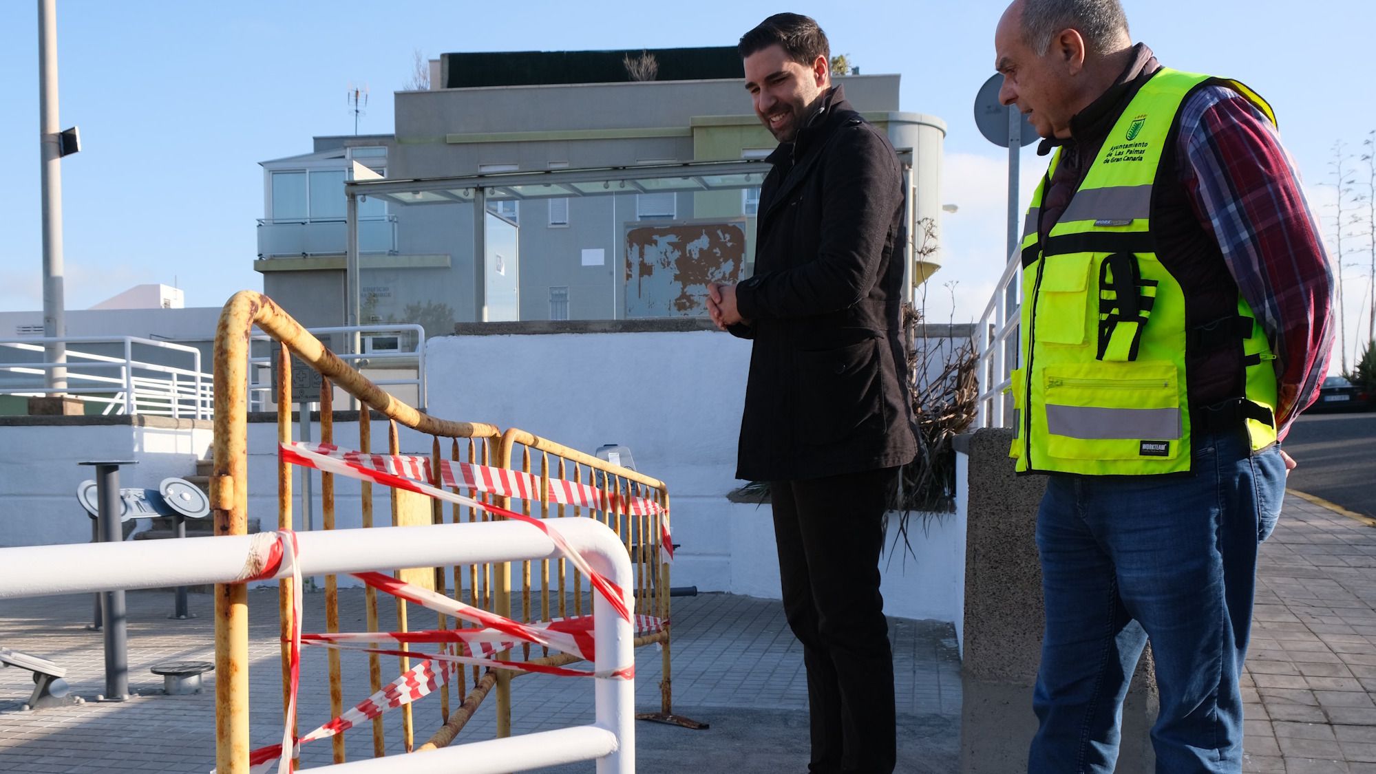 El Ayuntamiento mejora la accesibilidad en El Secadero con una rampa de acceso a la plaza