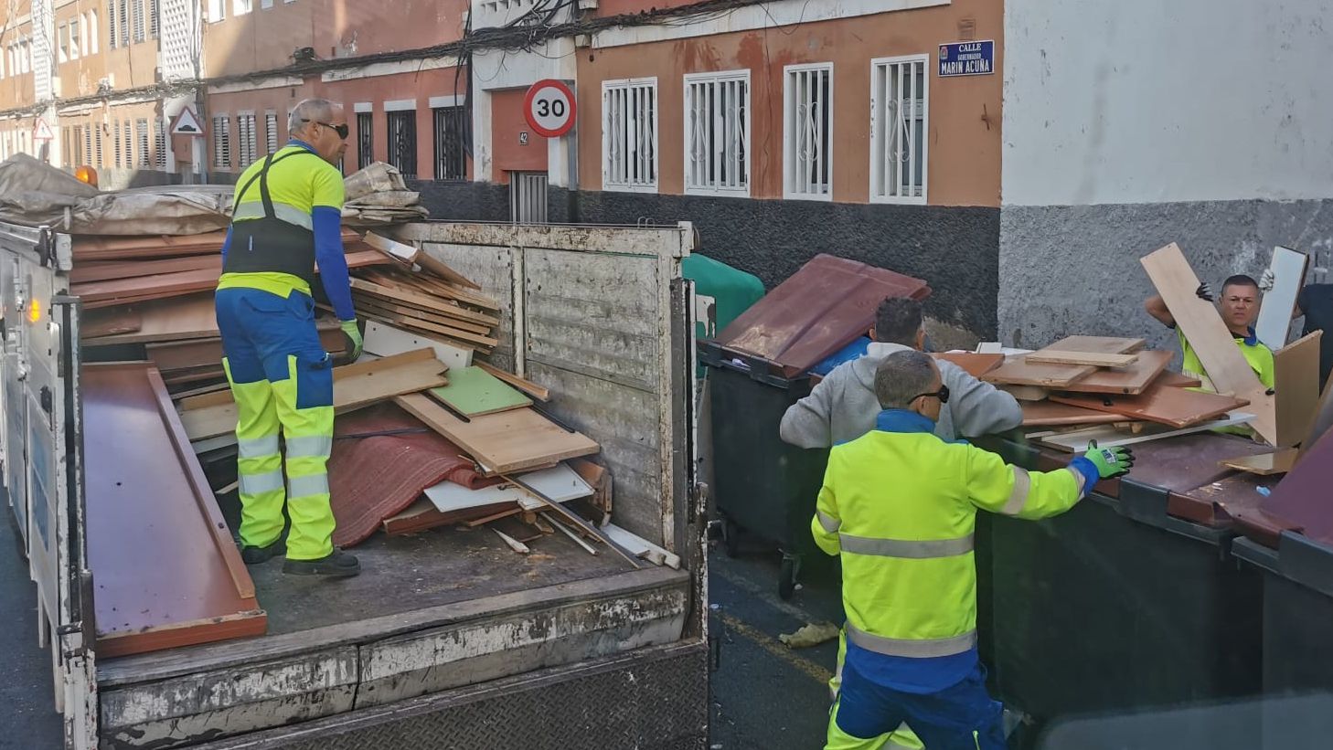 Más de 4.000 kilos de residuos han sido recogidos en el barrio de San Francisco