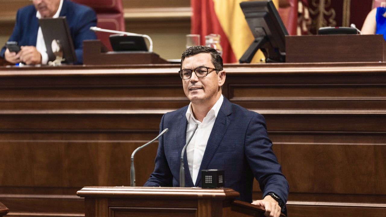 La Ley de Ordenación del Transporte por Carreteras de Canarias queda modificada por decreto ley