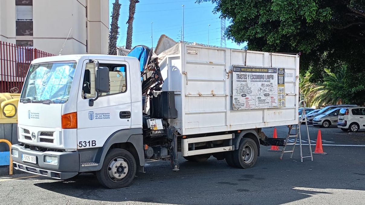 El servicio de acopio transitorio de trastos, enseres y escombros recorrerá una veintena de barrios en febrero