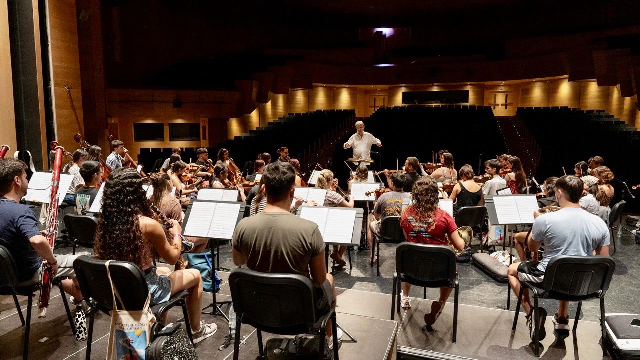 Arranca la gira de la Joven Orquesta de Canarias: 'La vuelta al mundo en ocho compases'