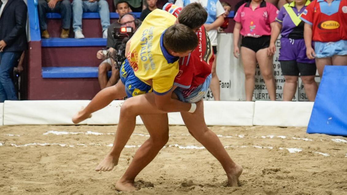 La Luchada Institucional por el Día de Canarias clausura en Fuerteventura la II Semana de Deportes Tradicionales
