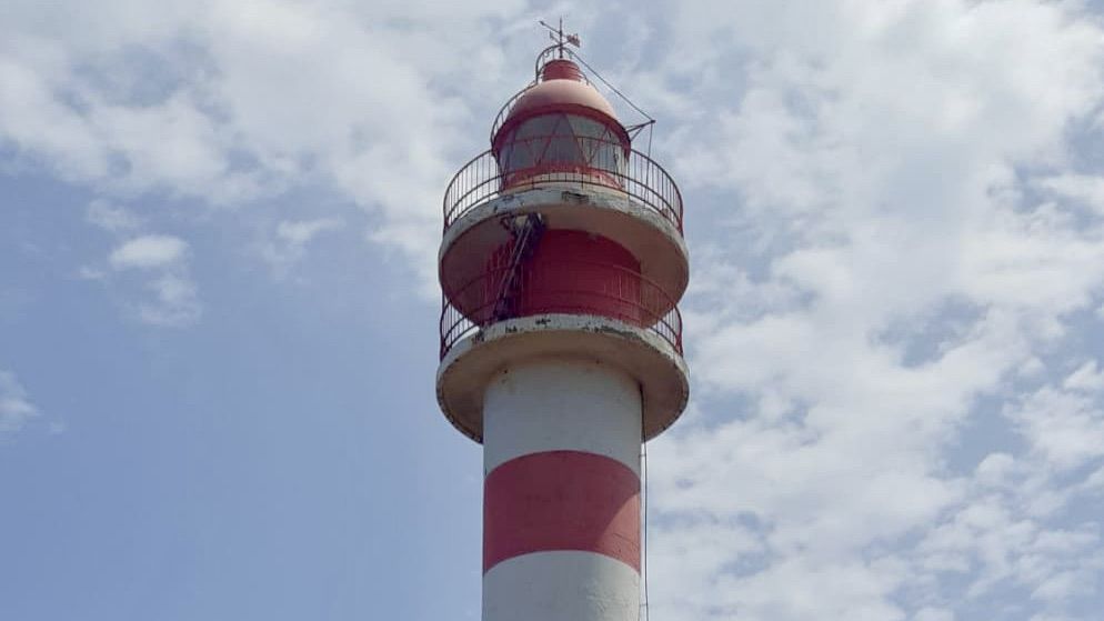 Deterioros visibles obligan a la reparación del faro de Punta Sardina