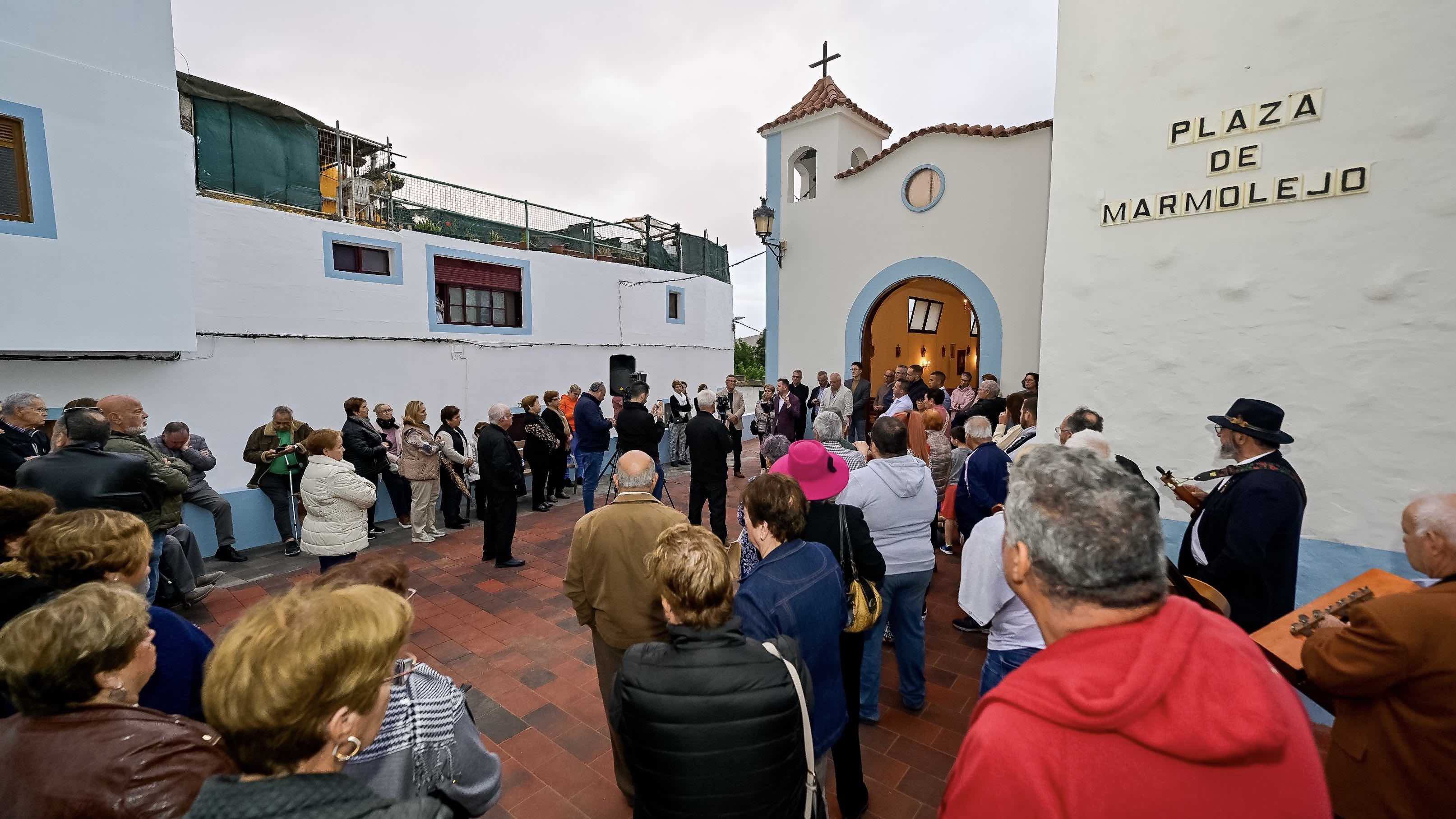 Una inversión de 110.000 euros rehabilita la Plaza y la Iglesia de Marmolejos