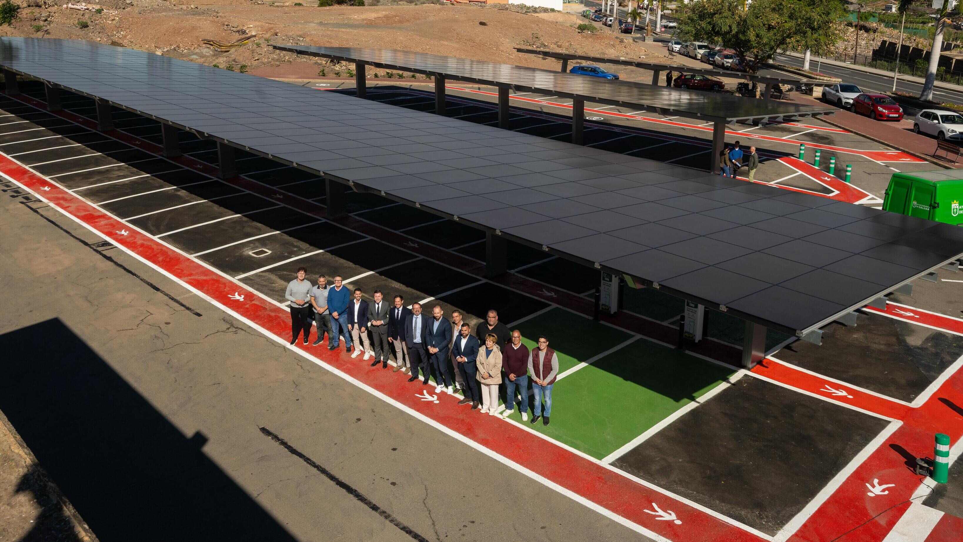 El Ayuntamiento de Gáldar instala marquesinas fotovoltaicas en la Ciudad Deportiva Venancio Monzón