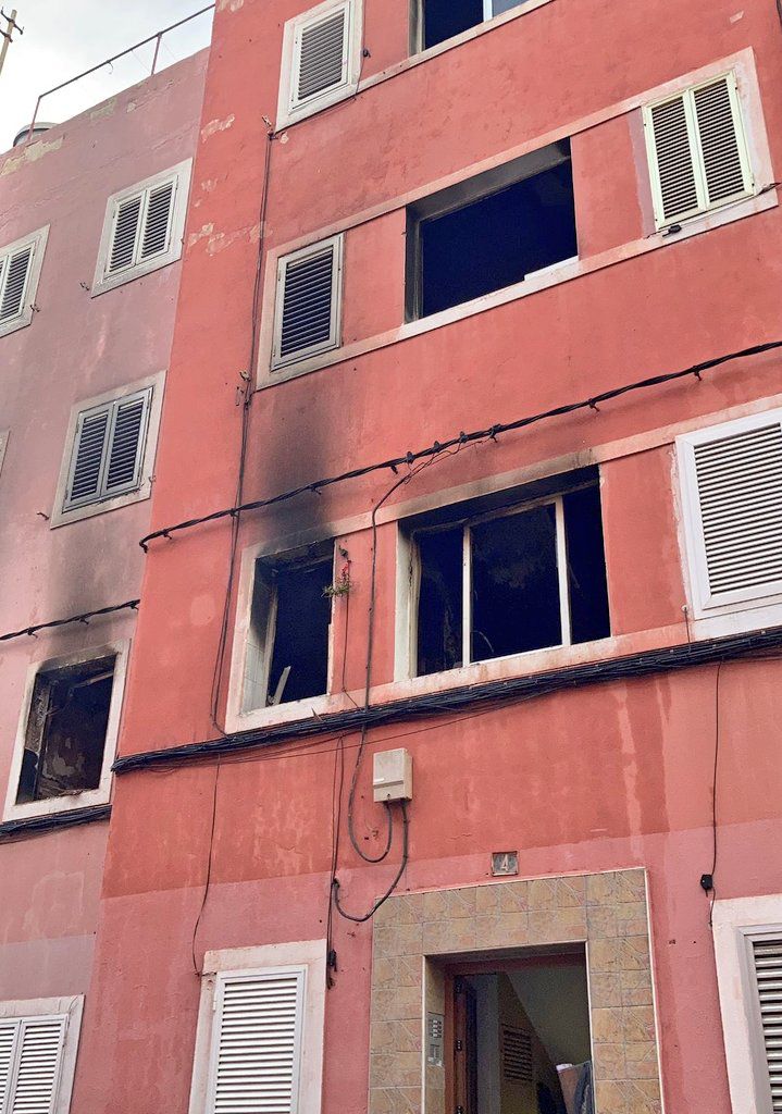 Un incendio en un edificio de Schamann deja cinco afectados, uno de ellos moderado