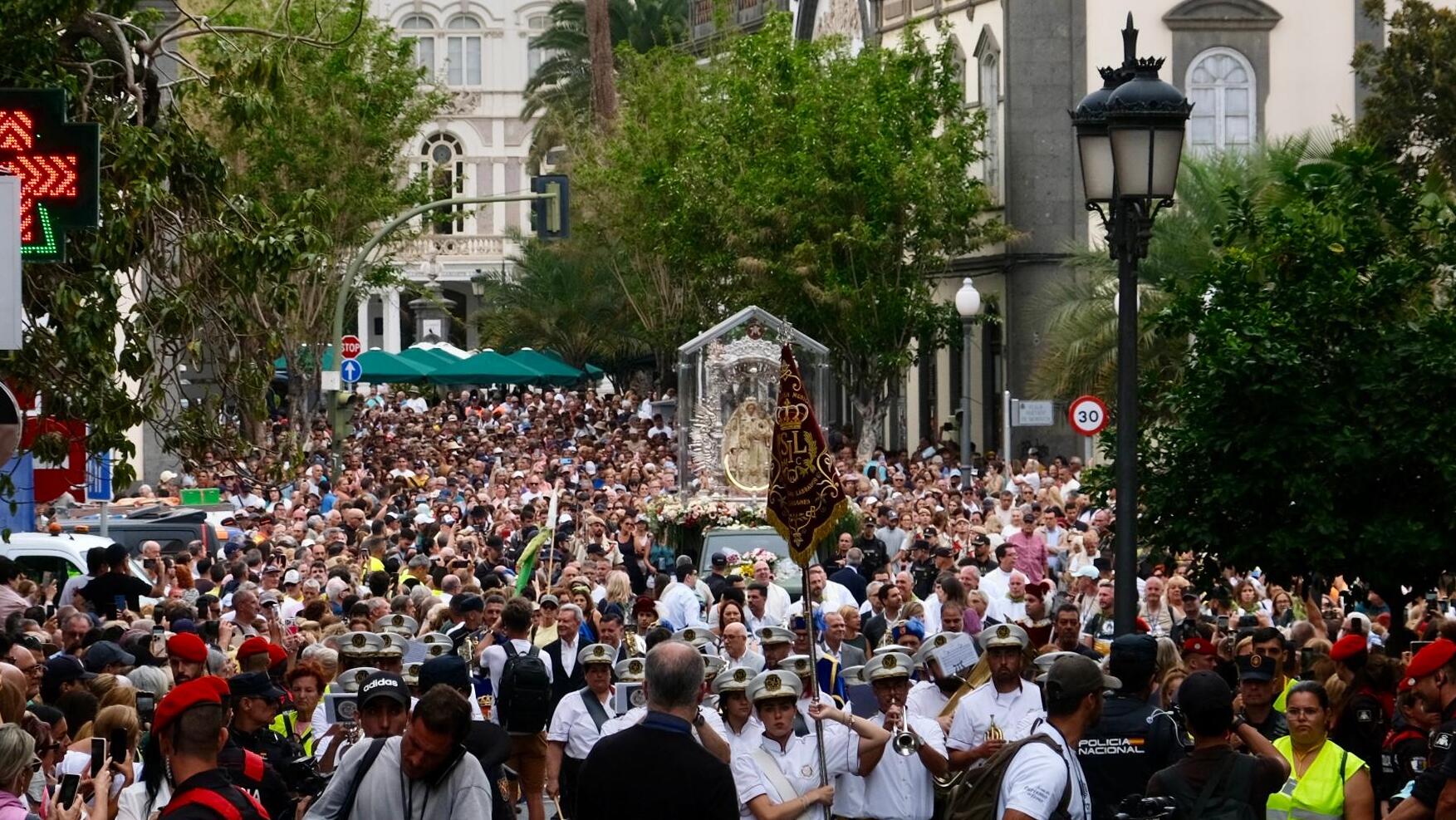 La Virgen del Pino recorre Gran Canaria: permanecerá en la capital hasta el 3 de junio antes de partir hacia Telde
