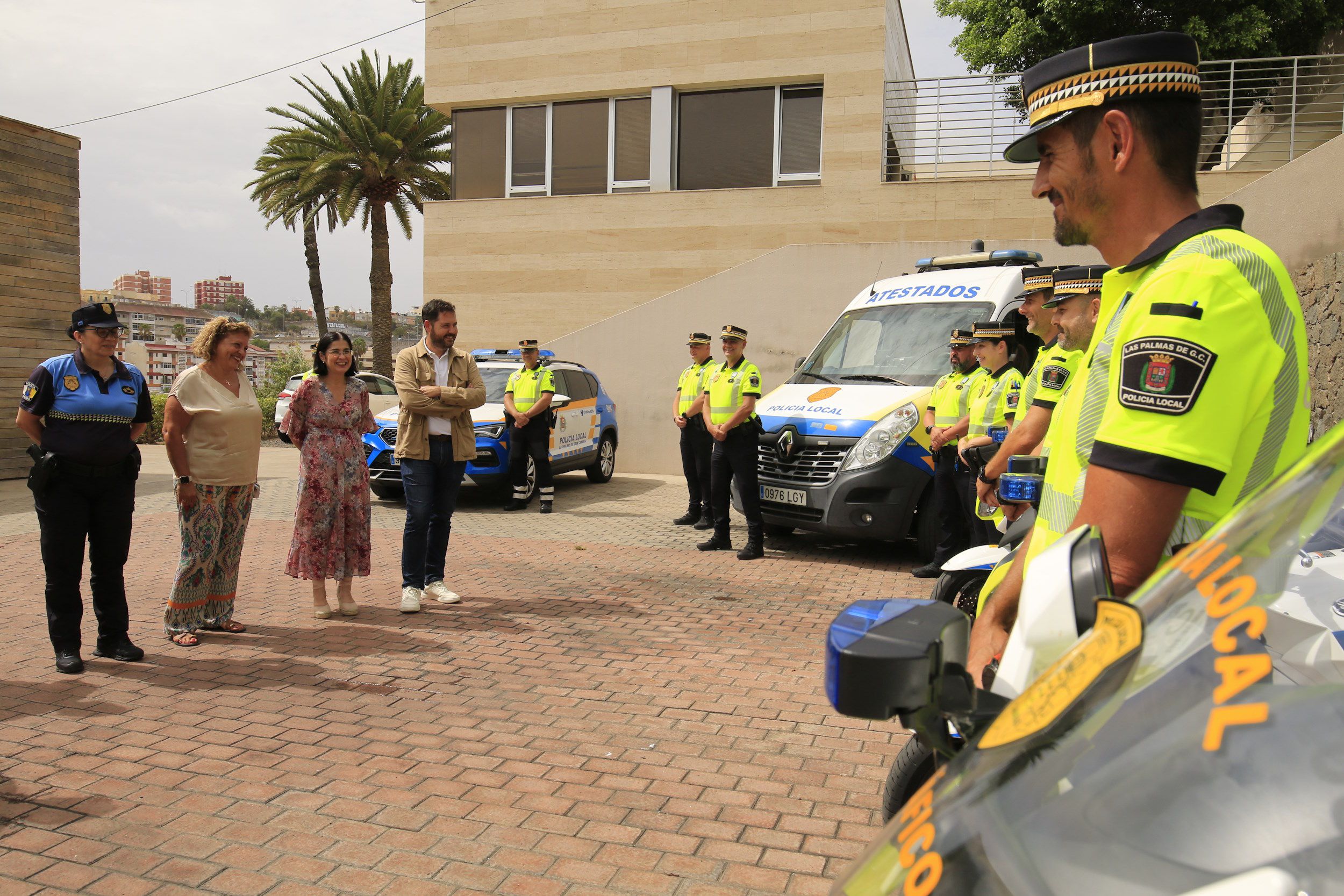 La Unidad de Tráfico de la Policía Local estrena nueva uniformidad