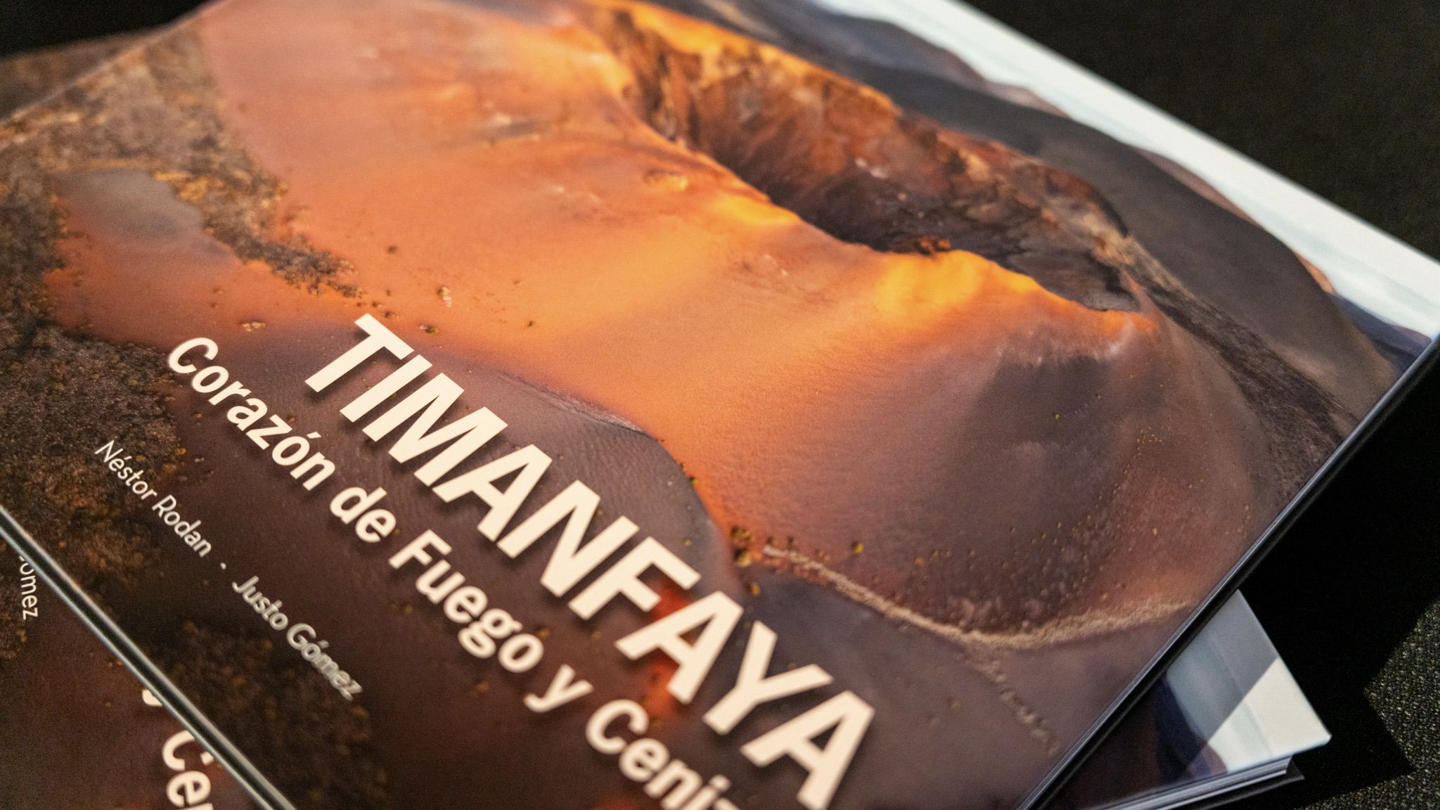 El Parque Nacional de Timanfaya presenta el libro de fotografías Corazón de Fuego y Ceniza