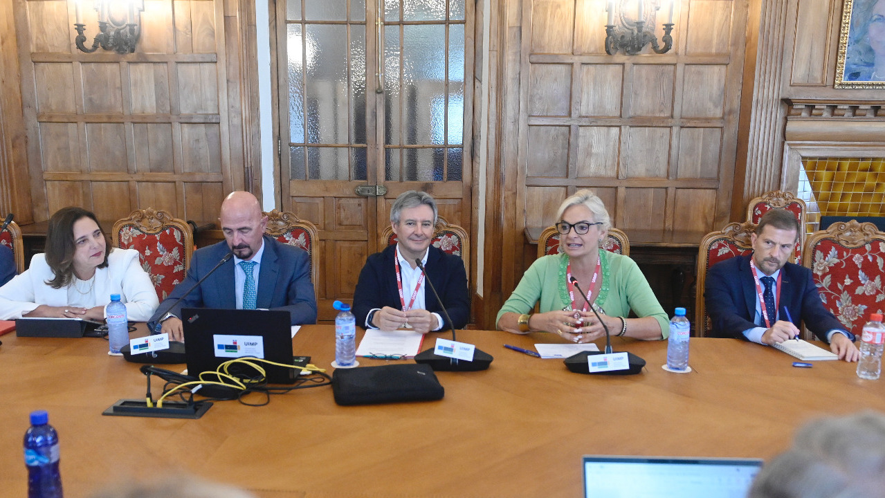 Monzón expone en el Encuentro de Universidad Menéndez Pelayo las ventajas del Visor de Historia Unificada del SCS