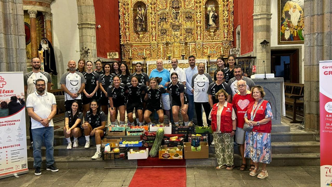 El Rocasa Gran Canaria realiza la tradicional ofrenda de alimentos ante el Santo Cristo de Telde