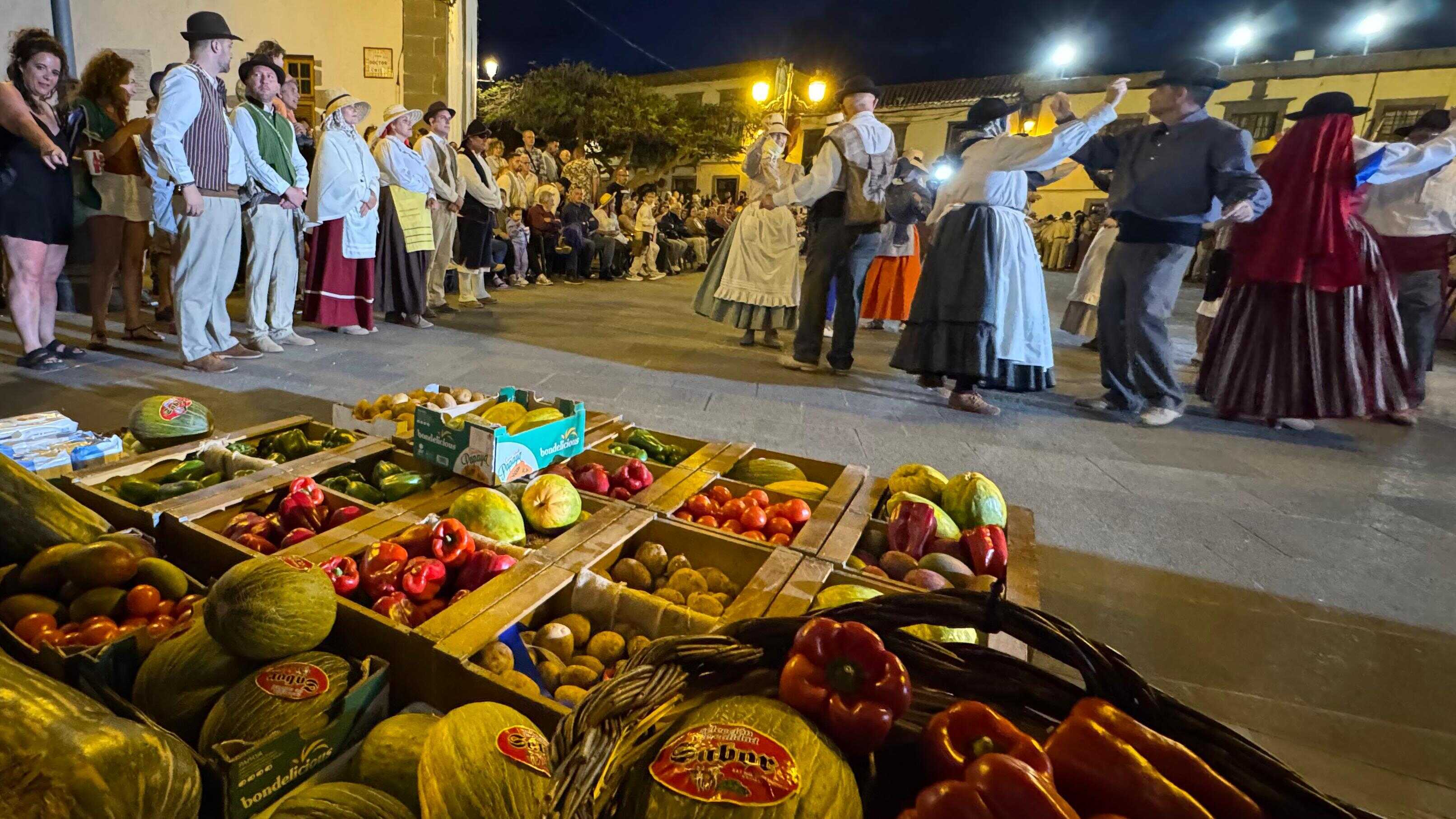 Telde ofrenda con dos toneladas de solidaridad en la Romería de San Juan Bautista