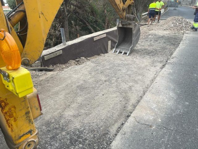Culminada la construcción de un muro para consolidar la carretera de El Fondillo