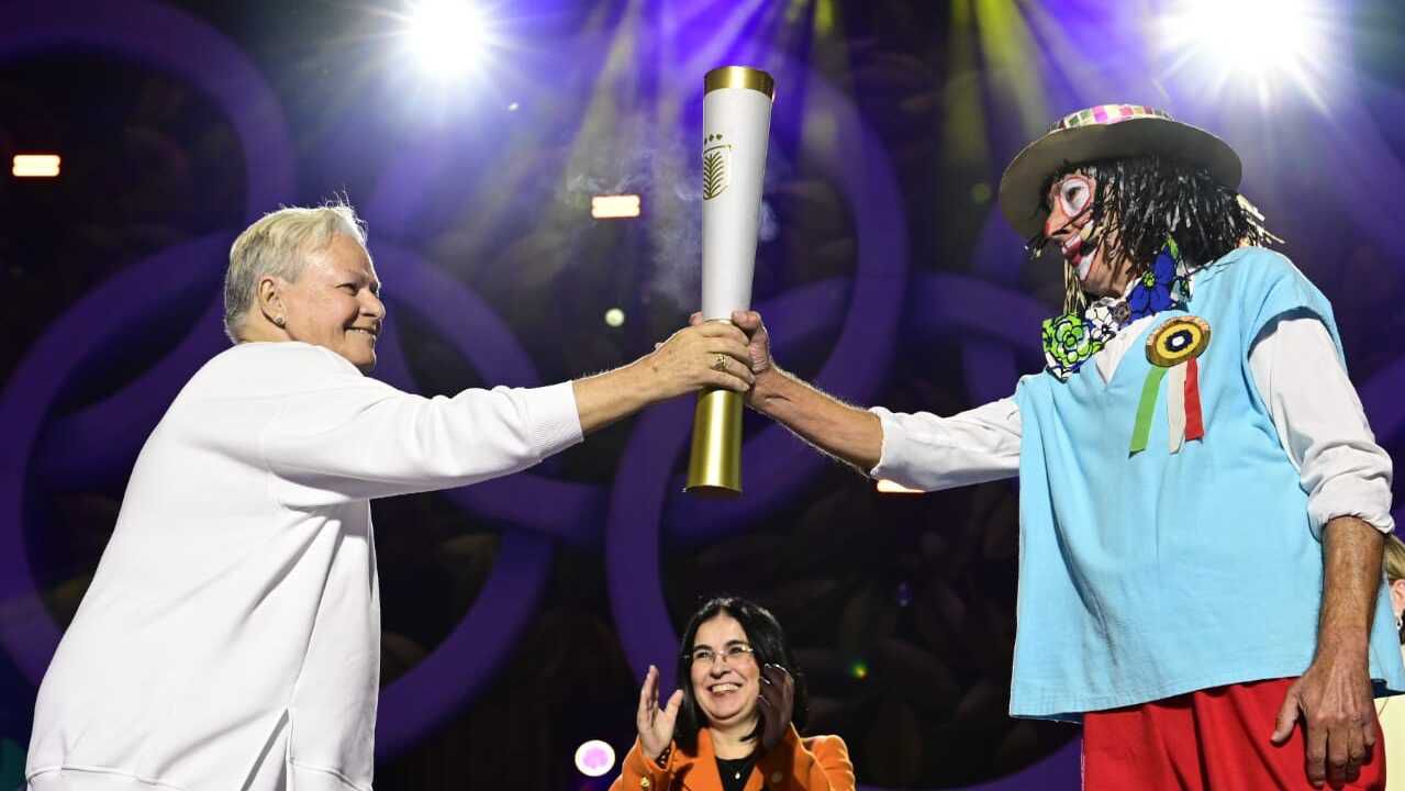 El pregón de Orlando Jiménez enciende la llama olímpica del Carnaval de Las Palmas de Gran Canaria