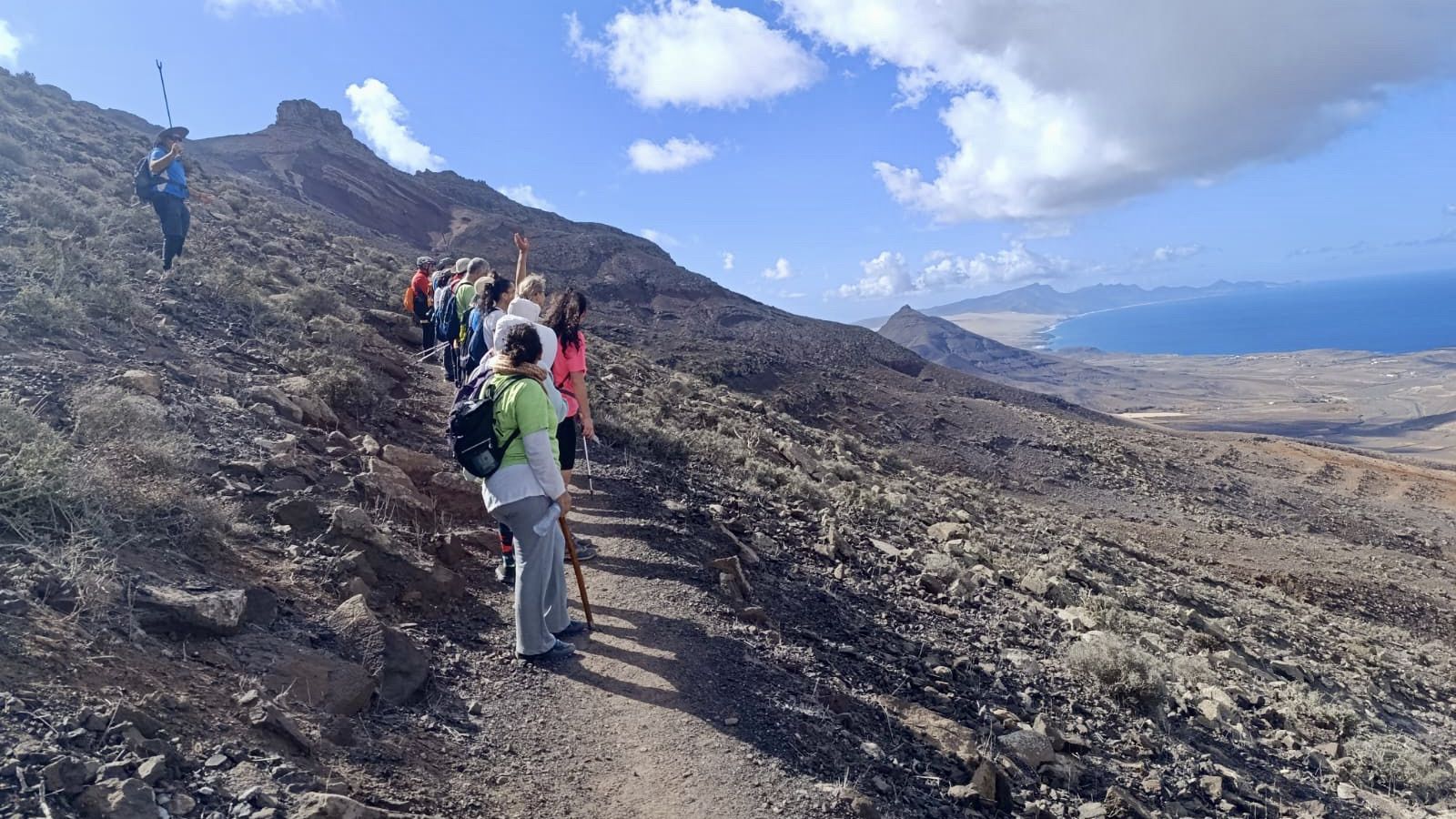 Avistados en la montaña del Cardón los intrépidos Caminantes de Antigua