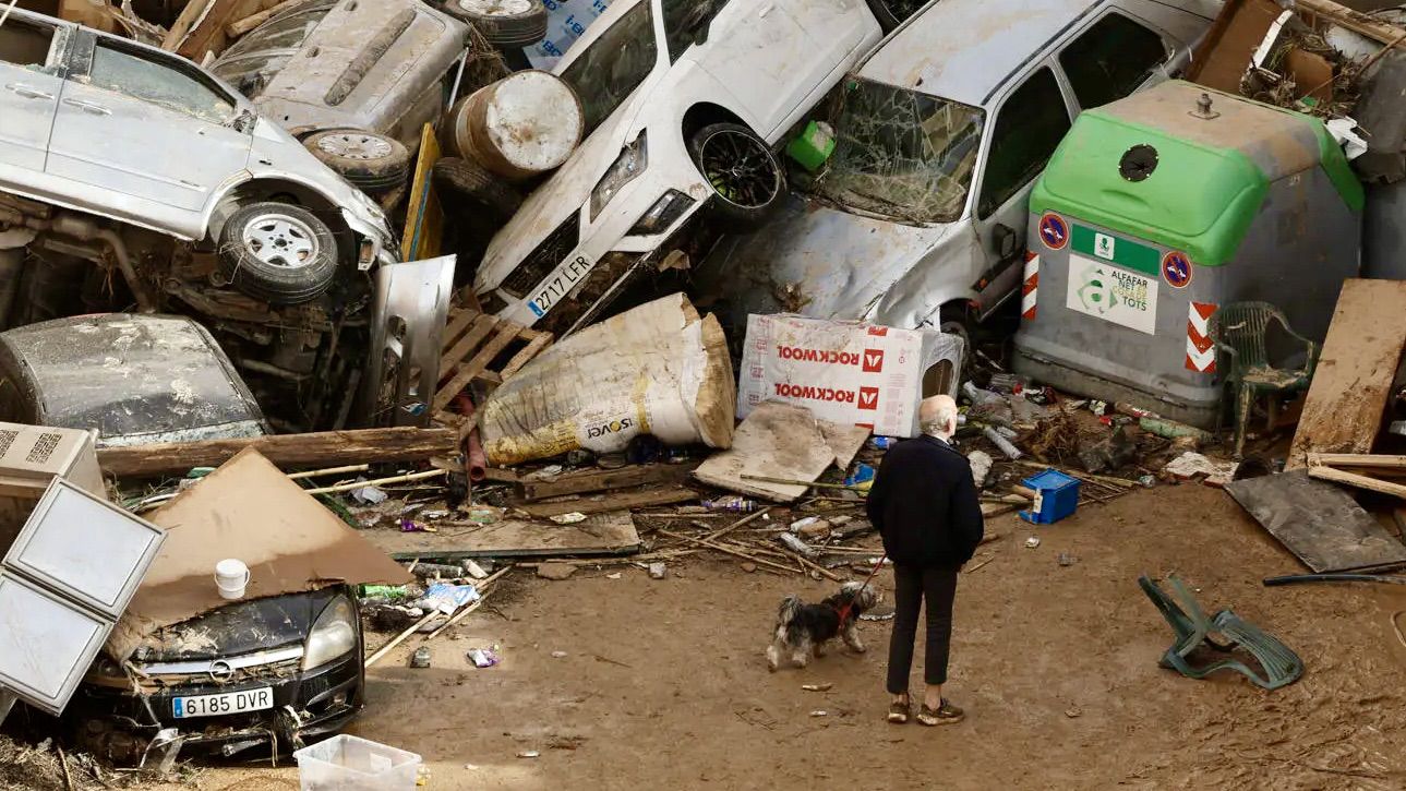 Canarias ofrece a las comunidades afectadas por las inundaciones 63 efectivos, un helicóptero y drones