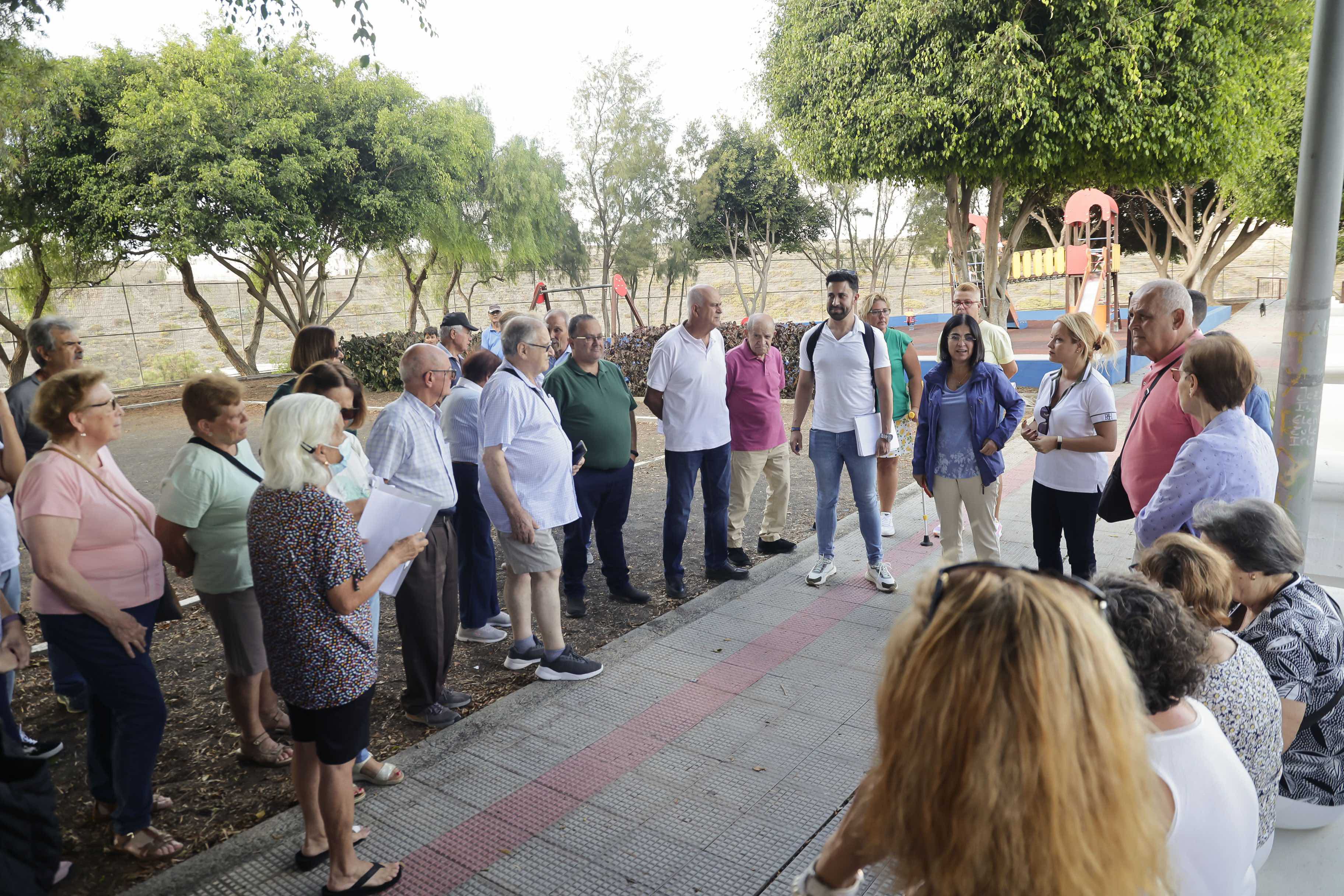 Los vecinos La Galera exponen sus propuestas a la alcaldesa