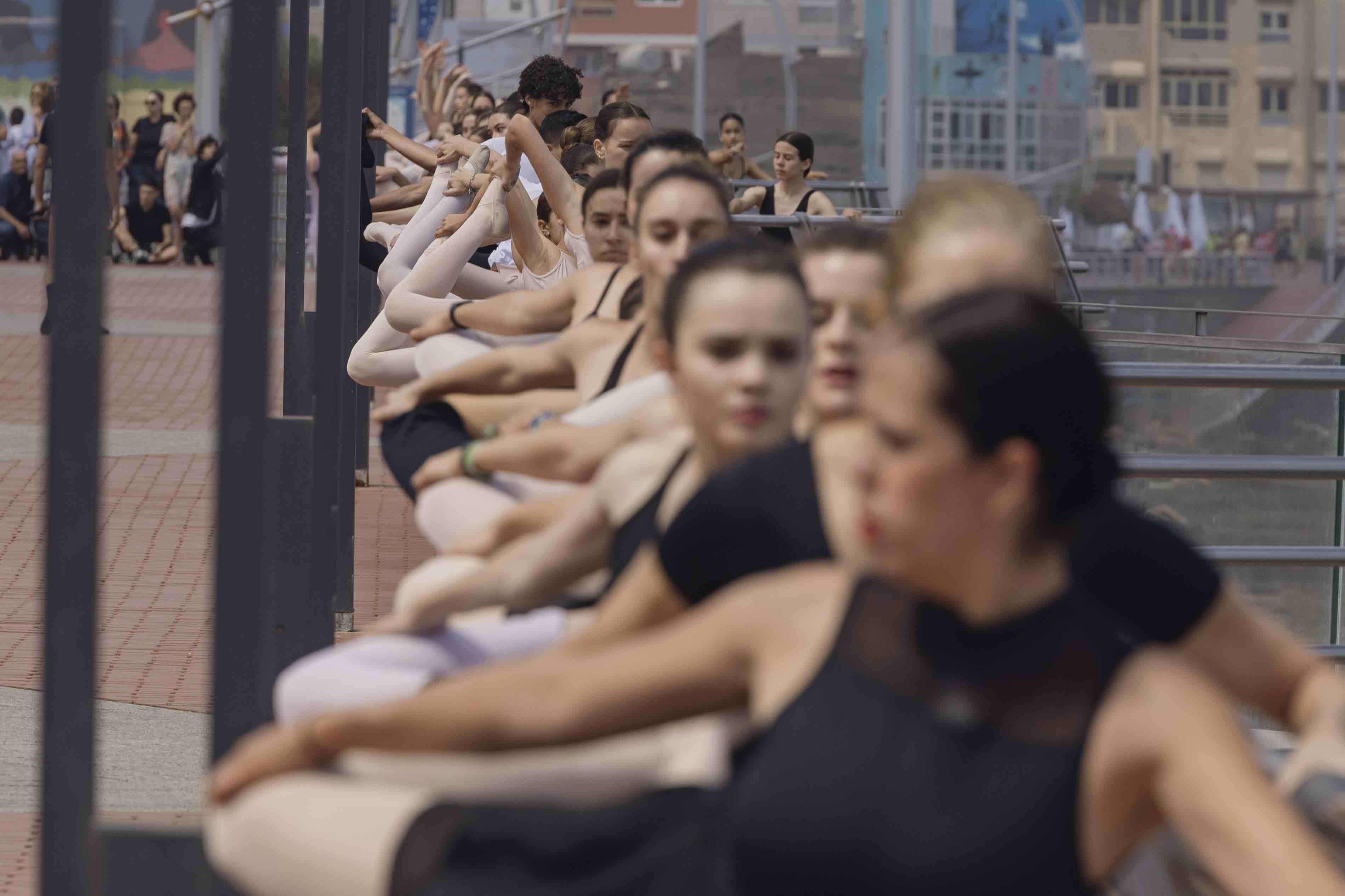 Una «Megabarra» de ballet en el Día Internacional de la Danza en Las Canteras