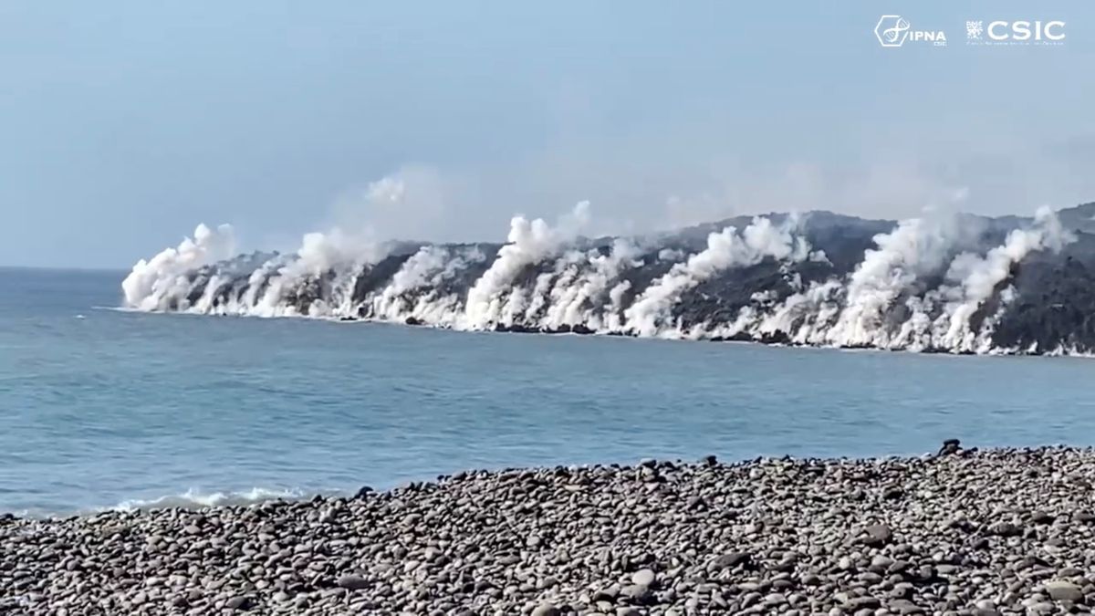 El delta de lava en la playa del Escondido ocupa ya más de 17 hectáreas 