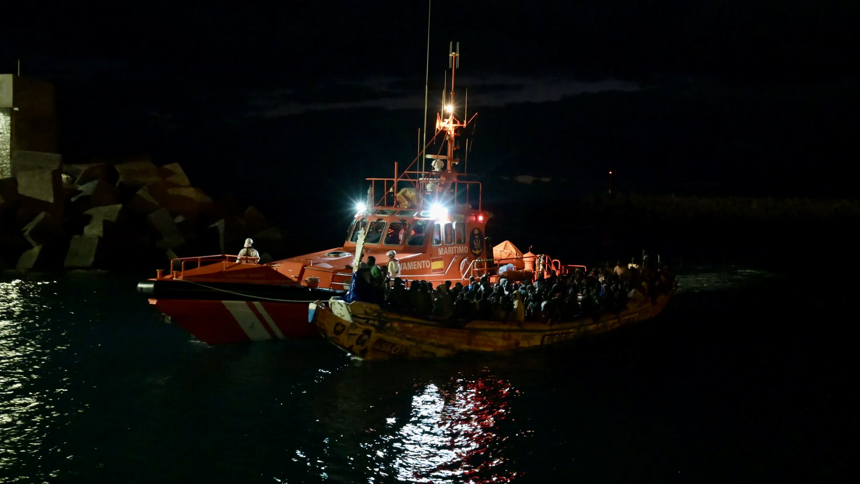 El Hierro recibe un nuevo cayuco con 39 menores tras la advertencia de Clavijo