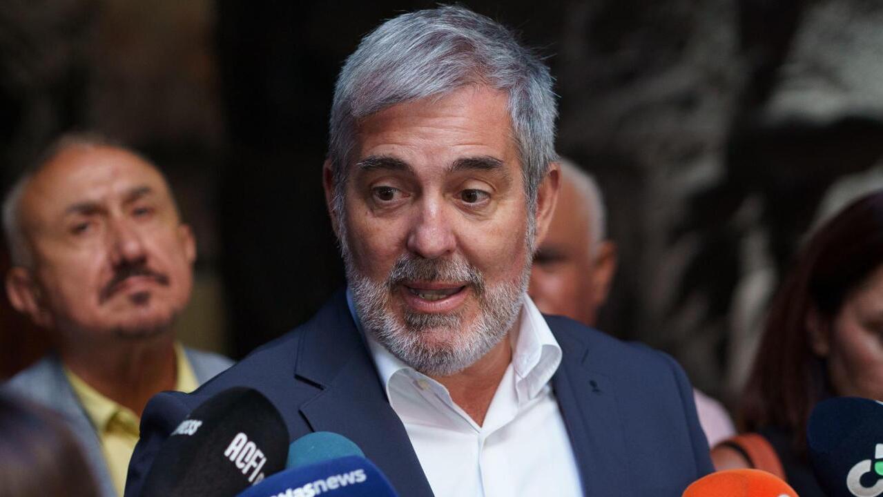 Clavijo pide máxima celeridad en el reparto de menores tras solicitar la contingencia migratoria extraordinaria