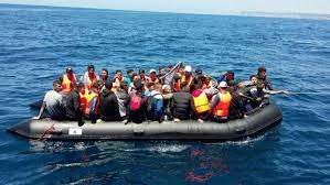 Rescatan una patera con 44 personas cerca de Fuerteventura