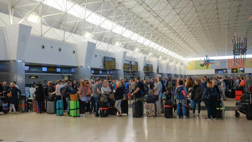 El aeropuerto de Gran Canaria afronta un fin de semana 'frenético'