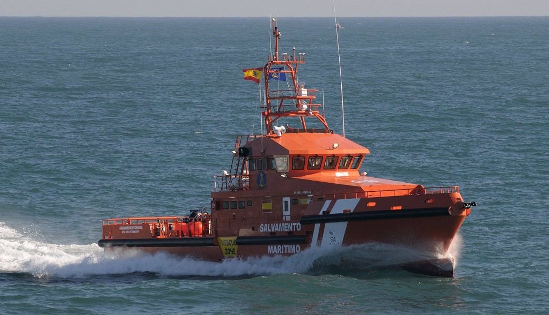 Salvamento Marítimo auxilia a 73 inmigrantes de dos embarcaciones en aguas de Gran Canaria