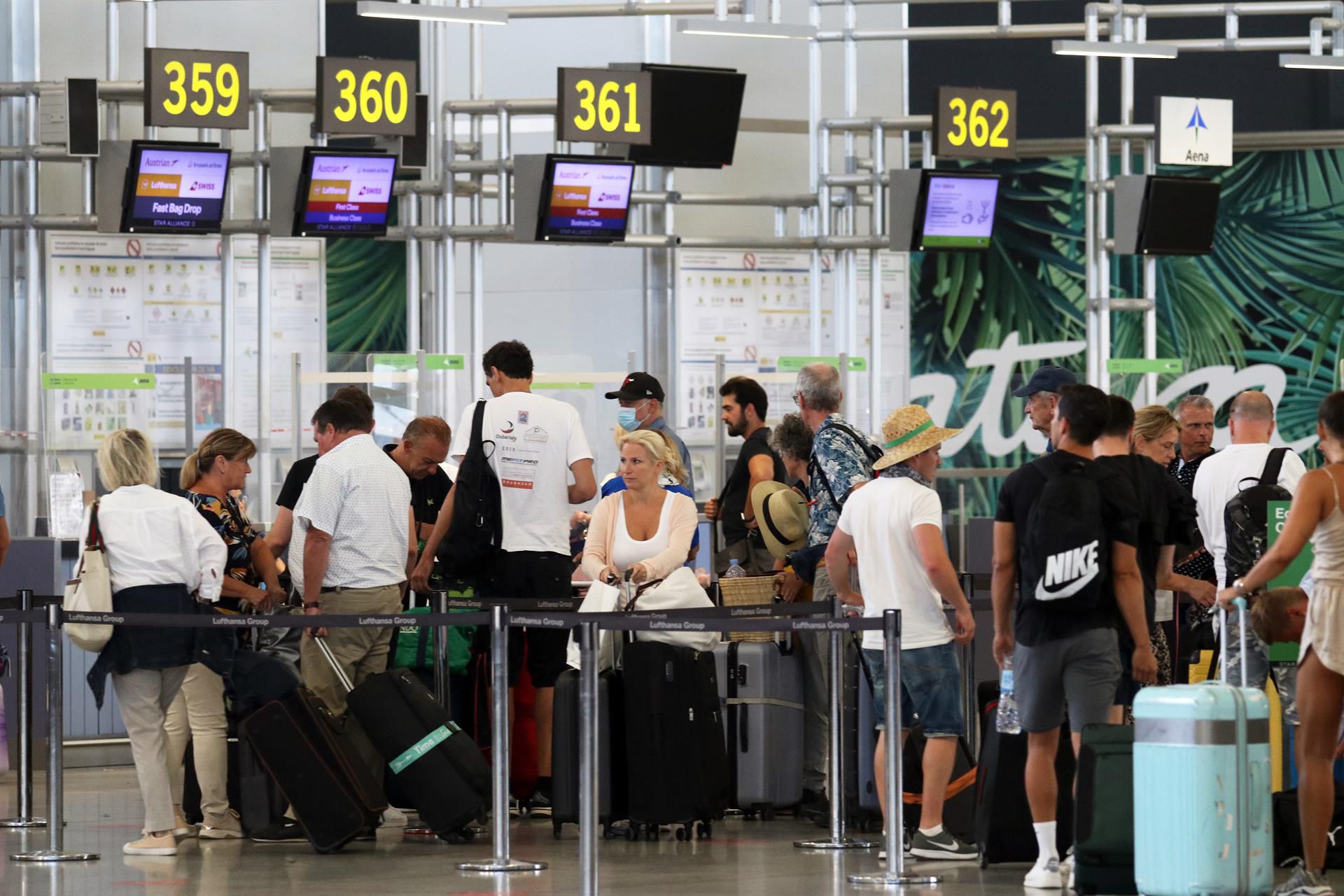 España recibe en agosto 9 millones de pasajeros aéreos internacionales, el 87% de los niveles prepandemia