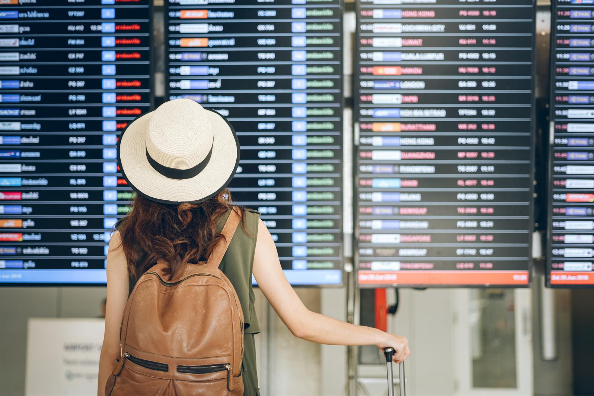 Los aeropuertos canarios vuelven a superar los datos prepandemia con más de 3,8 millones de pasajeros en febrero