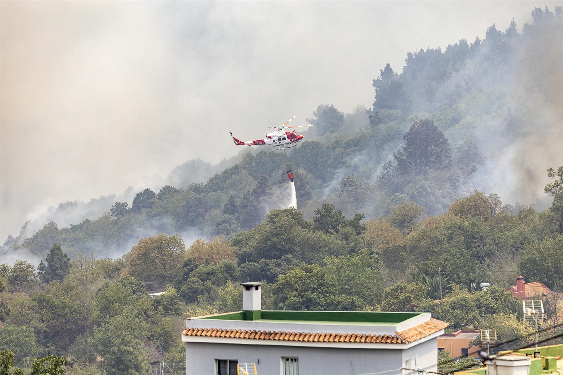 El Gobierno canario prevé dar por estabilizado el incendio de Tenerife este jueves