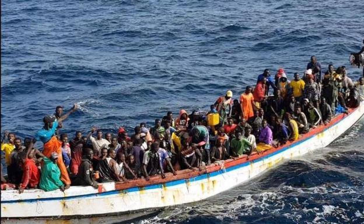 En las últimas horas se han rescatado seis embarcaciones irregulares con 534 migrantes en aguas canarias
