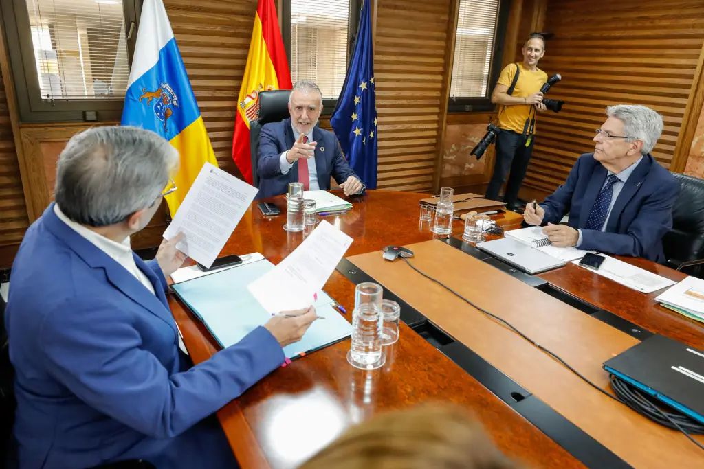 El Gobierno de Canarias pide que se suspenda la privatización de las torres de control